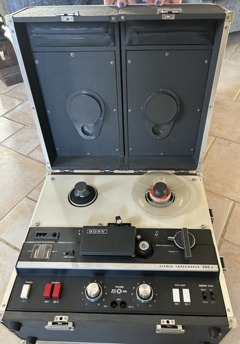 Ancien magnetophone bande - a,
